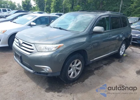 2013 Toyota Highlander Se V6 z USA, uszkodzony, nr VIN 5TDBK3EH3DS180662